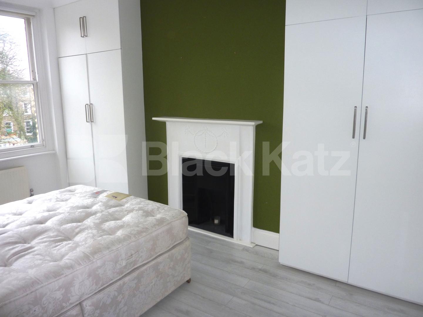 			CAMDEN SQUARE!!, 2 Bedroom, 1 bath, 1 reception Flat			 South Villas, CAMDEN SQUARE
